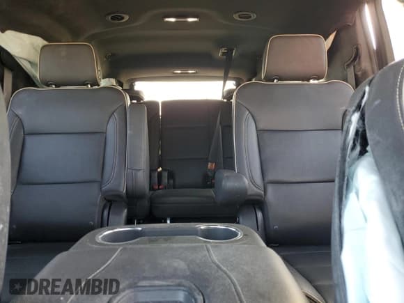 ✅ 2023 Chevrolet Suburban Premier • VIN: 1GNSKFKDXPR331977 • Lot: 80041644. Wystawiony na Copart z przebiegiem 56 981 mil. Bezpłatny archiwum sprzedaży aukcyjnych z USA i szczegółowy raport historii pojazdu na DreamBid. Zdjęcie 10.