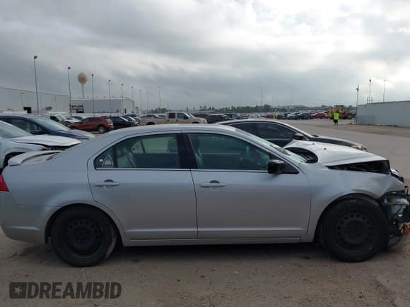 ✅ 2010 Mercury Milan Premier • VIN: 3MEHM0JG4AR659086 • Lot: 43706226. Listed on IAAI with 186,272 mi. Free auction sales archive from the USA and detailed vehicle history report at DreamBid. Image 5.