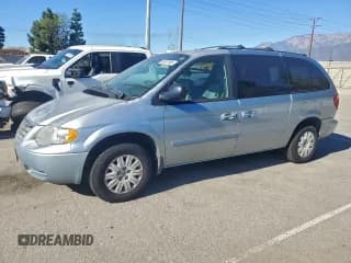 ✅ 2005 Chrysler Town & Country LX • VIN: 2C4GP44R45R227733 • Лот: 96357985. Опубликован ранее на Copart с пробегом 63 790 миль. Бесплатный доступ к архиву аукционных продаж из США и подробный отчёт об истории автомобиля на DreamBid. Изображение 1.