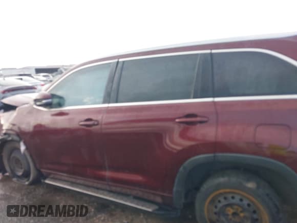 ✅ 2015 Toyota Highlander XLE • VIN: 5TDKKRFH7FS081847 • Lot: 42676891. Wystawiony na IAAI z przebiegiem 154 151 mil. Bezpłatny archiwum sprzedaży aukcyjnych z USA i szczegółowy raport historii pojazdu na DreamBid. Zdjęcie 14.