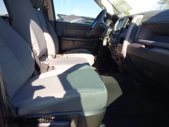 ✅ 2017 Ram 1500 Tradesman • VIN: 1C6RR7KG1HS851117 • Lot: 41287282. Wystawiony na IAAI z przebiegiem 69 871 mil. Bezpłatny archiwum sprzedaży aukcyjnych z USA i szczegółowy raport historii pojazdu na DreamBid. Zdjęcie 5.