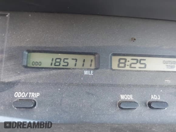 ✅ 2002 Toyota Avalon XL • VIN: 4T1BF28B62U220503 • Lot: 43667544. Listed on IAAI with 185,711 mi. Free auction sales archive from the USA and detailed vehicle history report at DreamBid. Image 7.