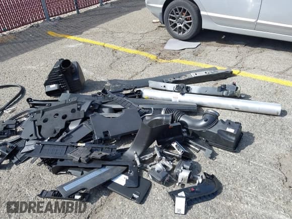 ✅ 2024 Chevrolet Suburban Premier • VIN: 1GNSKFKD1RR406164 • Lot: 43363669. Listed on IAAI with Not provided. Free auction sales archive from the USA and detailed vehicle history report at DreamBid. Image 11.