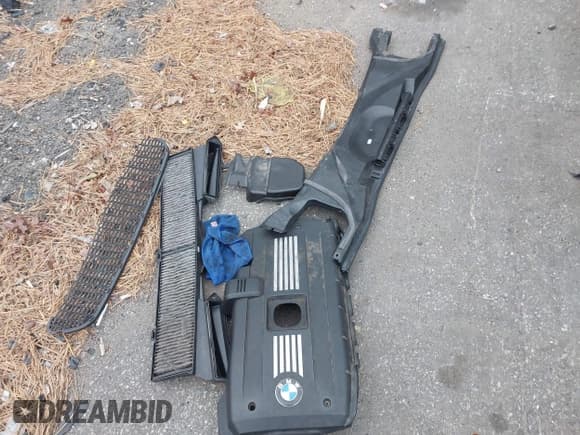 ✅ 2012 BMW 3 Series 328i xDrive • VIN: WBAKF3C58CE793584 • Lot: 43670975. Listed on IAAI with 82,081 mi. Free auction sales archive from the USA and detailed vehicle history report at DreamBid. Image 12.