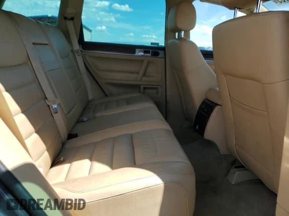 ✅ 2009 Volkswagen Touareg V6 • VIN: WVGFM77L19D029127 • Lot: 67660785. Wystawiony na Copart z przebiegiem 142 541 mil. Bezpłatny archiwum sprzedaży aukcyjnych z USA i szczegółowy raport historii pojazdu na DreamBid. Zdjęcie 11.