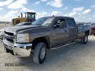 ✅ 2008 Chevrolet Silverado 2500HD 1LT • VIN: 1GCHC23638F112984 • Lot: 78577554. Wystawiony na Copart z przebiegiem 196 571 mil. Bezpłatny archiwum sprzedaży aukcyjnych z USA i szczegółowy raport historii pojazdu na DreamBid. Zdjęcie 1.