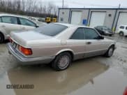 ✅ 1988 Mercedes-Benz 560 560SEC • VIN: WDBCA45D9JA411517 • Lot: 46978105. Wystawiony na Copart z przebiegiem 298 725 mil. Bezpłatny archiwum sprzedaży aukcyjnych z USA i szczegółowy raport historii pojazdu na DreamBid. Zdjęcie 3.