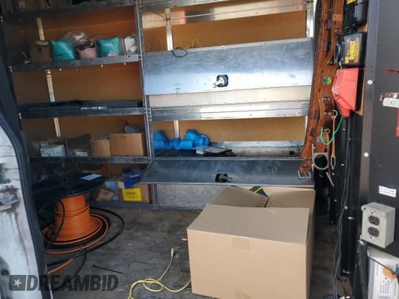 ✅ 2016 Ford Transit • VIN: 1FTYE2CV7GKA96800 • Lot: 93567355. Wystawiony na Copart z przebiegiem 179 720 mil. Bezpłatny archiwum sprzedaży aukcyjnych z USA i szczegółowy raport historii pojazdu na DreamBid. Zdjęcie 11.