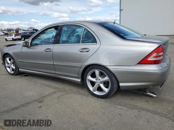 ✅ 2005 Mercedes-Benz C 230 Kompressor • VIN: WDBRF40J65F597194 • Lot: 51686685. Wystawiony na Copart z przebiegiem 147 274 mil. Bezpłatny archiwum sprzedaży aukcyjnych z USA i szczegółowy raport historii pojazdu na DreamBid. Zdjęcie 2.
