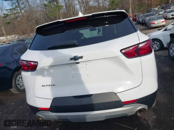 2021 Chevrolet Blazer LT z VIN 3GNKBCR45MS572360, wystawiony jako IAAI lot #41468460 z przebiegiem 59 806 mil mil oraz . Historia ofert i sprzedaży dostępna na DreamBid. Obrazek 16.