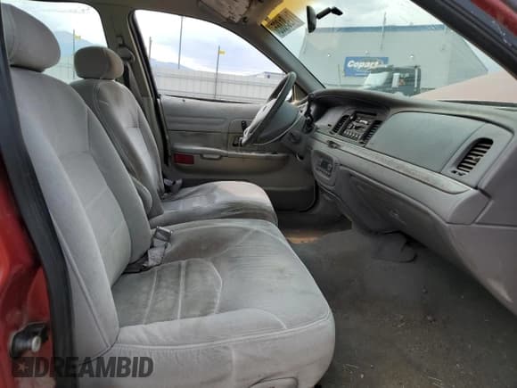 ✅ 2000 Ford Crown Victoria LX • VIN: 2FAFP74W4YX100974 • Lot: 71901865. Wystawiony na Copart z przebiegiem 154 745 mil. Bezpłatny archiwum sprzedaży aukcyjnych z USA i szczegółowy raport historii pojazdu na DreamBid. Zdjęcie 7.