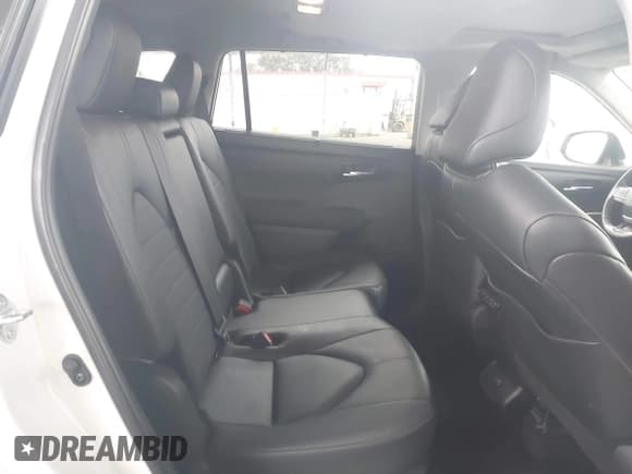 ✅ 2024 Toyota Highlander LE • VIN: 5TDKDRBH7RS538841 • Lot: 42560074. Wystawiony na IAAI z przebiegiem 16 773 mil. Bezpłatny archiwum sprzedaży aukcyjnych z USA i szczegółowy raport historii pojazdu na DreamBid. Zdjęcie 8.