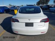 ✅ 2022 Tesla Model 3 Long Range • VIN: 5YJ3E1EB6NF321855 • Lot: 43845061. Wystawiony na IAAI z przebiegiem 40 178 mil. Bezpłatny archiwum sprzedaży aukcyjnych z USA i szczegółowy raport historii pojazdu na DreamBid. Zdjęcie 16.