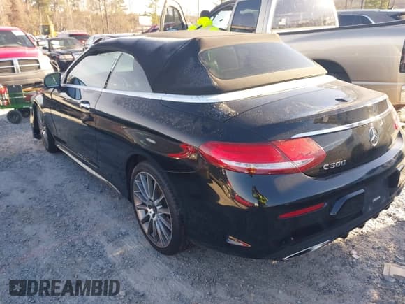 ✅ 2018 Mercedes-Benz C 300 • VIN: WDDWK4JB3JF701325 • Lot: 41607243. Wystawiony na IAAI z przebiegiem 76 967 mil. Bezpłatny archiwum sprzedaży aukcyjnych z USA i szczegółowy raport historii pojazdu na DreamBid. Zdjęcie 3.