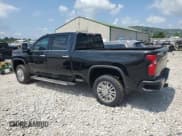 ✅ 2020 Chevrolet Silverado 2500HD High Country • VIN: 1GC4YREY2LF311637 • Lot: 68653285. Wystawiony na Copart z przebiegiem 63 421 mil. Bezpłatny archiwum sprzedaży aukcyjnych z USA i szczegółowy raport historii pojazdu na DreamBid. Zdjęcie 2.
