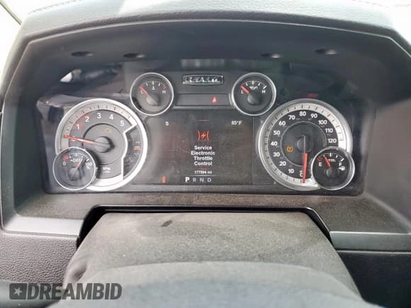 ✅ 2015 Ram 1500 Laramie • VIN: 1C6RR6NM7FS578001 • Lot: 70468465. Wystawiony na Copart z przebiegiem 177 594 mil. Bezpłatny archiwum sprzedaży aukcyjnych z USA i szczegółowy raport historii pojazdu na DreamBid. Zdjęcie 9.