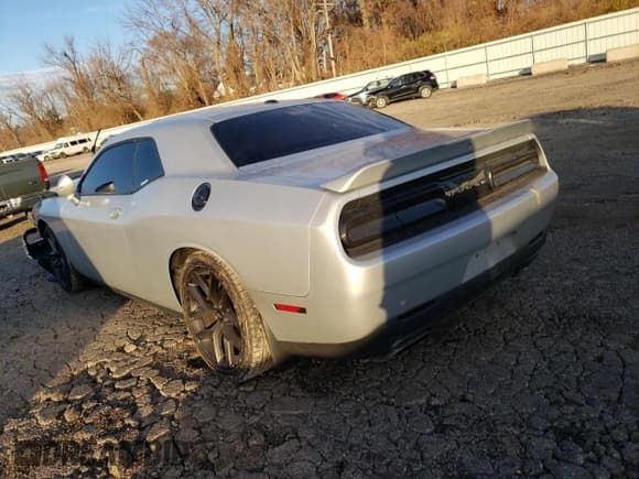 ✅ 2019 Dodge Challenger R/T • VIN: 2C3CDZBT5KH649972 • Lot: 79386593. Wystawiony na Copart z przebiegiem 79 476 mil. Bezpłatny archiwum sprzedaży aukcyjnych z USA i szczegółowy raport historii pojazdu na DreamBid. Zdjęcie 2.
