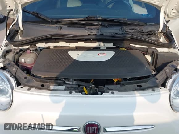 ✅ 2017 FIAT 500e • VIN: 3C3CFFGEXHT550003 • Lot: 42470987. Listed on IAAI with 47,016 mi. Free auction sales archive from the USA and detailed vehicle history report at DreamBid. Image 10.