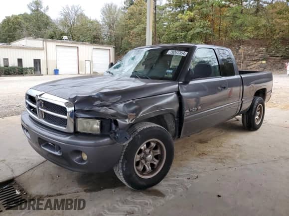 2001 Dodge 1500 z VIN 3B7HC13Z21G818434, wystawiony jako Copart lot #79247354 z przebiegiem 215 078 mil mil oraz Szkoda całkowita • Salvage title. Historia ofert i sprzedaży dostępna na DreamBid. Obrazek 1.