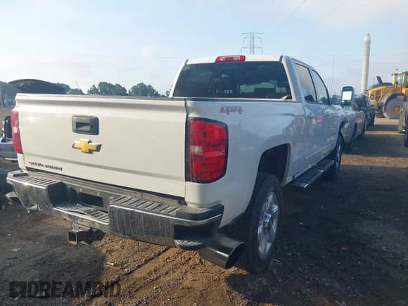 ✅ 2015 Chevrolet Silverado 2500HD LT • VIN: 1GC1KVE8XFF611704 • Lot: 42974763. Listed on IAAI with 177,000 mi. Free auction sales archive from the USA and detailed vehicle history report at DreamBid. Image 4.
