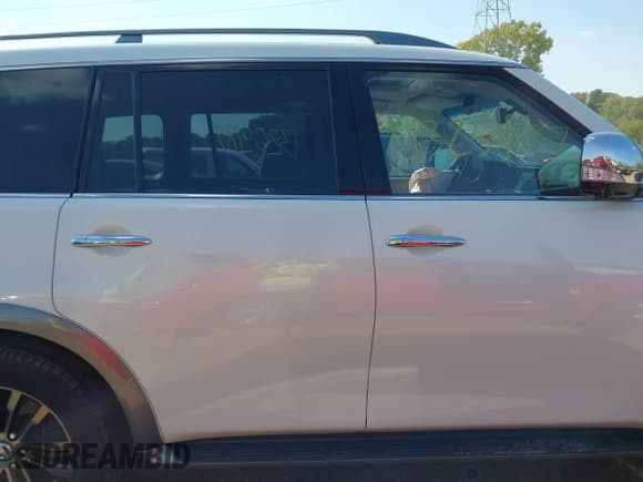 ✅ 2017 Nissan Armada Platinum • VIN: JN8AY2NC1H9502653 • Lot: 43259187. Listed on IAAI with 110,381 mi. Free auction sales archive from the USA and detailed vehicle history report at DreamBid. Image 13.