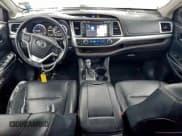 ✅ 2015 Toyota Highlander XLE • VIN: 5TDJKRFH5FS093880 • Lot: 95603145. Wystawiony na Copart z przebiegiem 169 762 mil. Bezpłatny archiwum sprzedaży aukcyjnych z USA i szczegółowy raport historii pojazdu na DreamBid. Zdjęcie 8.
