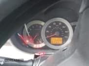 ✅ 2006 Toyota RAV4 • VIN: JTMZD33V066009047 • Lot: 43850627. Wystawiony na IAAI z przebiegiem 249 749 mil. Bezpłatny archiwum sprzedaży aukcyjnych z USA i szczegółowy raport historii pojazdu na DreamBid. Zdjęcie 7.