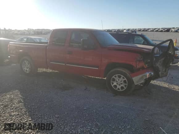 ✅ 2006 Chevrolet Silverado 1500 LS • VIN: 2GCEK19B961274448 • Lot: 77346764. Wystawiony na Copart z przebiegiem 343 618 mil mil. Skorzystaj z bezpłatnego archiwum sprzedaży aukcyjnych z USA i zobacz szczegółowy raport historii pojazdu na DreamBid. Zdjęcie 4.