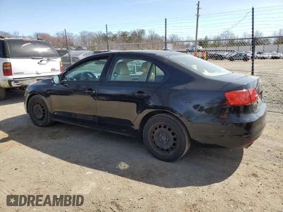 ✅ 2011 Volkswagen Jetta SE • VIN: 3VWDX7AJ0BM349184 • Lot: 49709535. Listed on Copart with 231,832 mi. Free auction sales archive from the USA and detailed vehicle history report at DreamBid. Image 2.