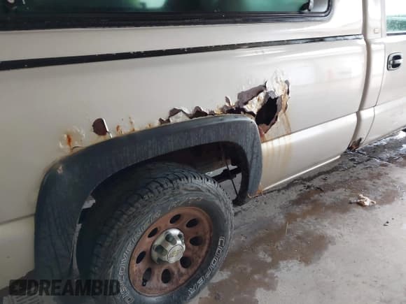 ✅ 2005 Chevrolet Silverado 1500 Work Truck • VIN: 1GCEK14Z85Z274774 • Лот: 42986733. Опубликован ранее на IAAI с пробегом 205 426 миль. Бесплатный доступ к архиву аукционных продаж из США и подробный отчёт об истории автомобиля на DreamBid. Изображение 14.