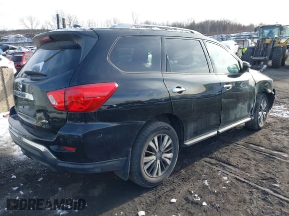 ✅ 2019 Nissan Pathfinder SV • VIN: 5N1DR2MM9KC652760 • Lot: 43879616. Wystawiony na IAAI z przebiegiem 102 389 mil. Bezpłatny archiwum sprzedaży aukcyjnych z USA i szczegółowy raport historii pojazdu na DreamBid. Zdjęcie 4.