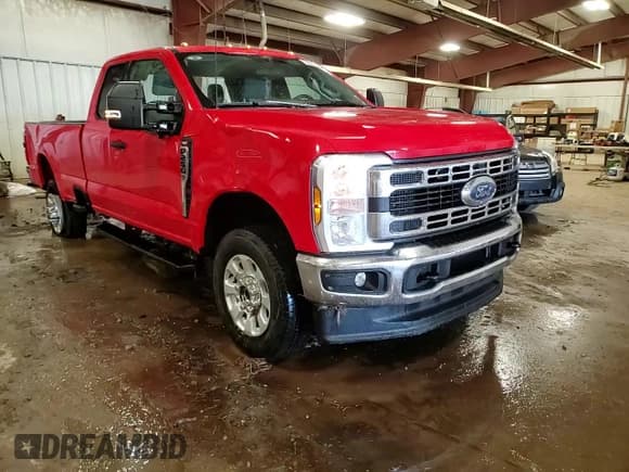✅ 2024 Ford F-250 • VIN: 1FT8X2BN5REE73413 • Lot: 49548495. Wystawiony na Copart z przebiegiem 2 900 mil. Bezpłatny archiwum sprzedaży aukcyjnych z USA i szczegółowy raport historii pojazdu na DreamBid. Zdjęcie 13.
