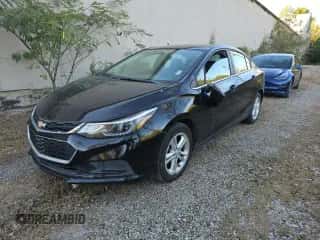 2017 Chevrolet Cruze LT z VIN 1G1BE5SM0H7138169, wystawiony jako Copart lot #87122835 z przebiegiem 136 085 mil mil oraz Czysty tytuł • Clean title. Historia ofert i sprzedaży dostępna na DreamBid. Obrazek 2.