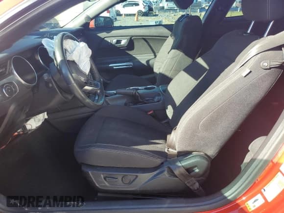 ✅ 2021 Ford Mustang GT Premium • VIN: 1FA6P8CF8M5115559 • Lot: 86797525. Wystawiony na Copart z przebiegiem 139 638 mil. Bezpłatny archiwum sprzedaży aukcyjnych z USA i szczegółowy raport historii pojazdu na DreamBid. Zdjęcie 7.