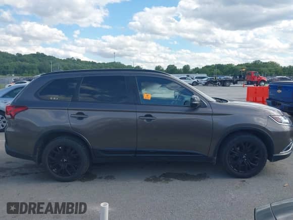 2018 Mitsubishi Outlander ES z VIN JA4AZ3A38JZ024106, wystawiony jako IAAI lot #42309107 z przebiegiem 113 504 mil mil oraz . Historia ofert i sprzedaży dostępna na DreamBid. Obrazek 13.
