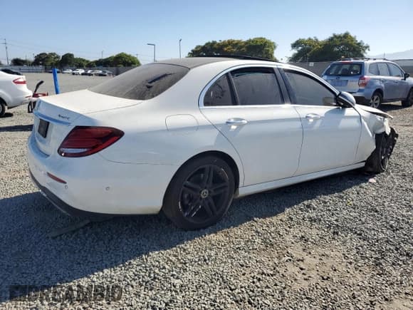 ✅ 2019 Mercedes-Benz E 300 • VIN: WDDZF4KBXKA586723 • Lot: 62183695. Listed on Copart with 73,187 mi. Free auction sales archive from the USA and detailed vehicle history report at DreamBid. Image 3.