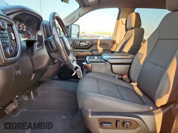 ✅ 2022 Chevrolet Silverado 2500HD LT • VIN: 1GC4YNEY0NF179067 • Lot: 82148125. Wystawiony na Copart z przebiegiem 77 136 mil. Bezpłatny archiwum sprzedaży aukcyjnych z USA i szczegółowy raport historii pojazdu na DreamBid. Zdjęcie 7.