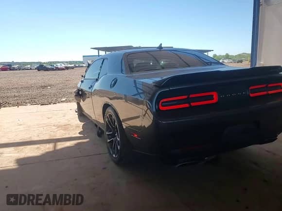 2022 Dodge Challenger R/T Scat Pack z VIN 2C3CDZFJ1NH215058, wystawiony jako Copart lot #84061825 z przebiegiem 34 788 mil mil oraz Szkoda całkowita • Salvage title. Historia ofert i sprzedaży dostępna na DreamBid. Obrazek 14.