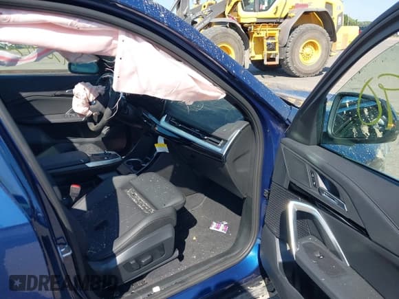 ✅ 2025 BMW X1 xDrive28i • VIN: WBX73EF08S5296629 • Lot: 43096290. Listed on IAAI with 5,809 mi. Free auction sales archive from the USA and detailed vehicle history report at DreamBid. Image 5.