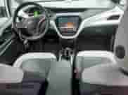 2019 Chevrolet Bolt EV Premier z VIN 1G1FZ6S00K4107313, wystawiony jako Copart lot #49026044 z przebiegiem 21 627 mil mil oraz . Historia ofert i sprzedaży dostępna na DreamBid. Obrazek 8.