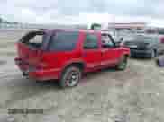 2000 Chevrolet Blazer LS z VIN 1GNCS13W4Y2107881, wystawiony jako IAAI lot #42213621 z przebiegiem 290 625 mil mil oraz . Historia ofert i sprzedaży dostępna na DreamBid. Obrazek 4.