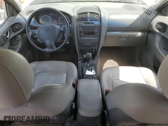 ✅ 2005 Hyundai Santa Fe GLS • VIN: KM8SC73E85U975020 • Lot: 60939385. Listed on Copart with 111,813 mi. Free auction sales archive from the USA and detailed vehicle history report at DreamBid. Image 8.