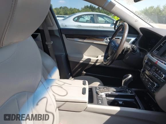 ✅ 2017 Genesis G80 3.8L • VIN: KMHGN4JE5HU192243 • Lot: 43204961. Listed on IAAI with 88,904 mi. Free auction sales archive from the USA and detailed vehicle history report at DreamBid. Image 5.