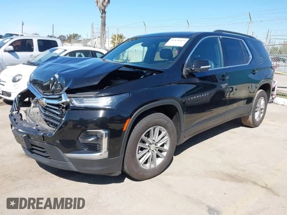 ✅ 2022 Chevrolet Traverse LT • VIN: 1GNEVHKW5NJ133935 • Lot: 41838469. Wystawiony na IAAI z przebiegiem 89 140 mil. Bezpłatny archiwum sprzedaży aukcyjnych z USA i szczegółowy raport historii pojazdu na DreamBid. Zdjęcie 2.