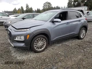 ✅ 2018 Hyundai Kona SEL • VIN: KM8K6CAA0JU095763 • Лот: 69582893. Опубликован ранее на Copart с пробегом 67 381 миль. Бесплатный доступ к архиву аукционных продаж из США и подробный отчёт об истории автомобиля на DreamBid. Изображение 1.