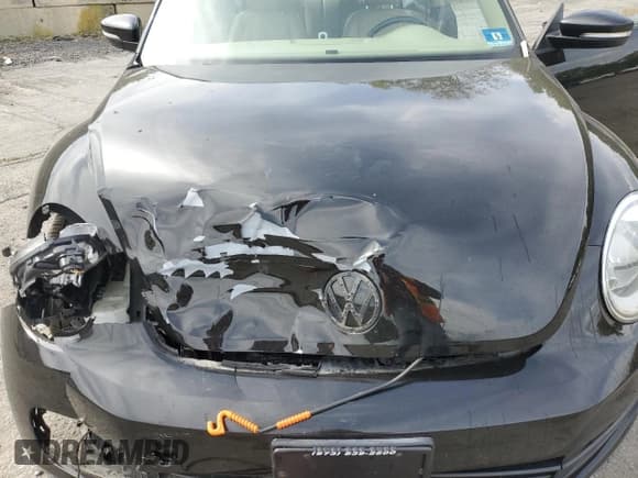 ✅ 2014 Volkswagen Beetle 2.5L • VIN: 3VWJP7AT5EM613525 • Lot: 71796745. Wystawiony na Copart z przebiegiem 130 325 mil. Bezpłatny archiwum sprzedaży aukcyjnych z USA i szczegółowy raport historii pojazdu na DreamBid. Zdjęcie 11.