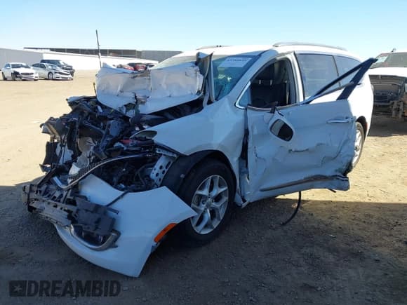 ✅ 2018 Chrysler Pacifica Touring L • VIN: 2C4RC1BG9JR102130 • Lot: 43384039. Listed on IAAI with 119,494 mi. Free auction sales archive from the USA and detailed vehicle history report at DreamBid. Image 2.