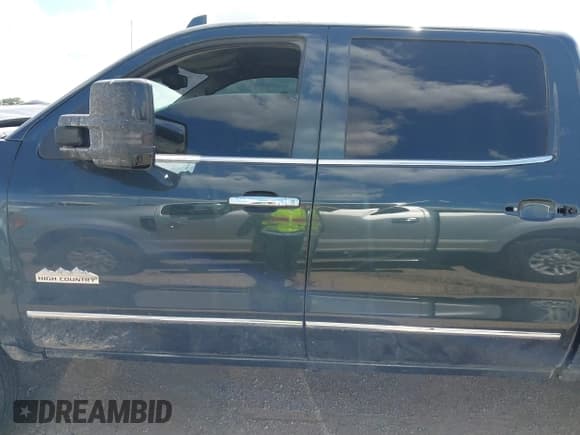 ✅ 2018 Chevrolet Silverado 2500HD High Country • VIN: 1GC1KXEY7JF109379 • Lot: 43361674. Listed on IAAI with 155,011 mi. Free auction sales archive from the USA and detailed vehicle history report at DreamBid. Image 12.