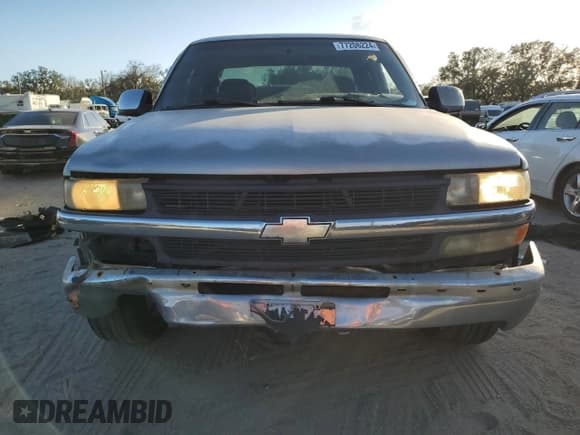 ✅ 2001 Chevrolet Silverado 1500 LS • VIN: 2GCEC19V111129615 • Lot: 77206224. Wystawiony na Copart z przebiegiem 247 230 mil. Bezpłatny archiwum sprzedaży aukcyjnych z USA i szczegółowy raport historii pojazdu na DreamBid. Zdjęcie 5.