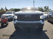 ✅ 2024 Chevrolet Silverado 1500 LT Trail Boss • VIN: 3GCUDFEL1RG350757 • Lot: 69196795. Wystawiony na Copart z przebiegiem 12 540 mil. Bezpłatny archiwum sprzedaży aukcyjnych z USA i szczegółowy raport historii pojazdu na DreamBid. Zdjęcie 5.
